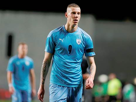 ישמור על המקום בהרכב (אלן שיבר)