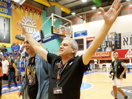 איתן לנציאנו. היה גאה בקבוצה שלו (אלן שיבר)