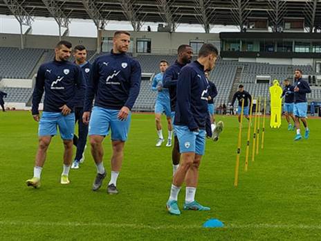 שחקני הנבחרת באימון הערב באיסלנד