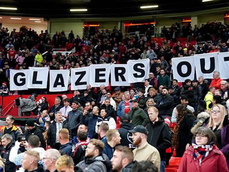 "מחרבים את ההיסטוריה" (Martin Rickett/PA Images via Getty Images)