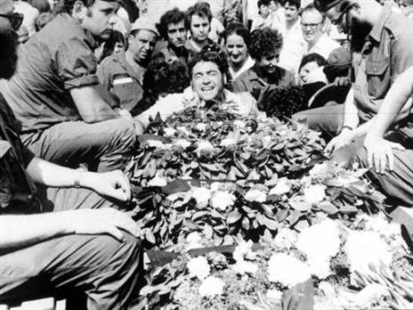 טראומה לאומית (Popperfoto via Getty Images)