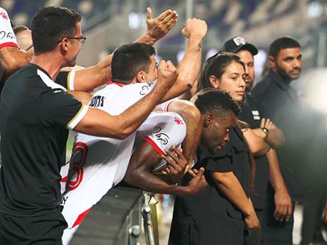 רגילים לחגוג בבלומפילד (אלן שיבר)