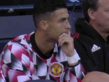 מיואש על הספסל. רונאלדו