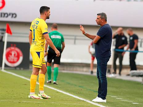 הפסד ראשון כמאמן ריינה. מימר (אלן שיבר)