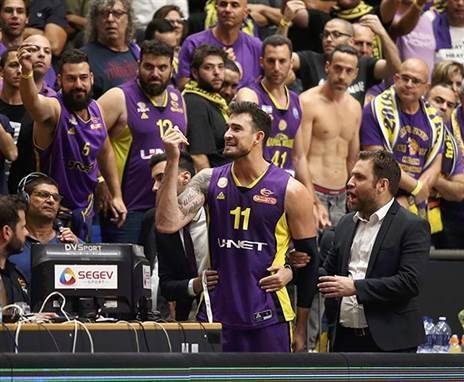 אלכסנדר בחולון. אוהב את הקבוצה (אלן שיבר)