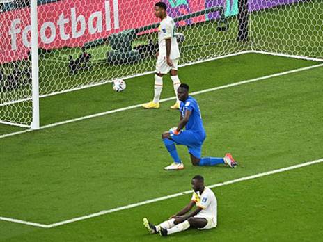 "חוסר עירנות" (MANAN VATSYAYANA/AFP via Getty)