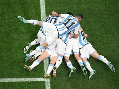 בין חברים למעריצים (Getty)