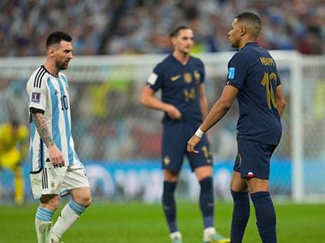 "בירכתי אותו אחרי הזכייה". מסי ואמבפה בגמר (getty)