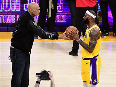 במציאות החדשה - לקארים קוראים לברון (Getty)