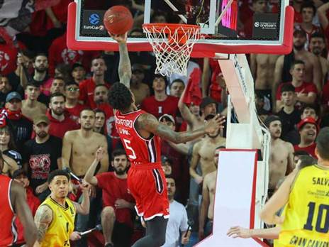 הרבה נקודות קלות ברבע השלישי. מנפורד (דני מרון)