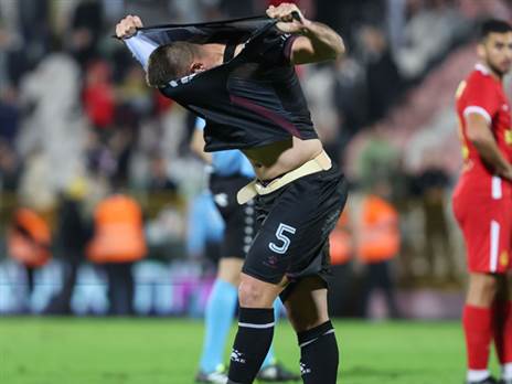 לא רק אבו עביד קיבל כרטיס אדום באשדוד, גם החולצה שלו (לירון מולדובן)