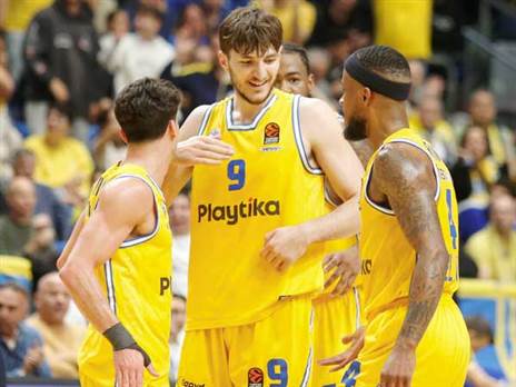 החזירו את מכבי למשחק. בראון, סורקים וג'ונדי (אלן שיבר)