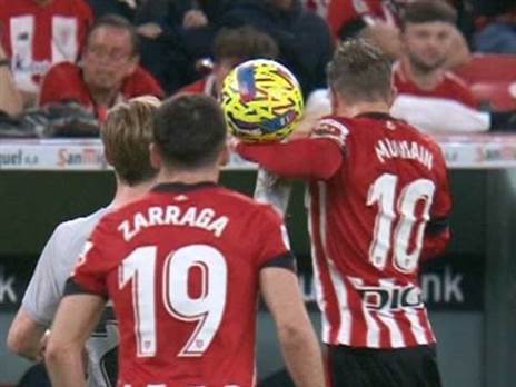 נגיעת היד המדוברת