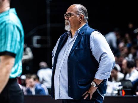 עשרה ניצחונות רצופים לדז'יקיץ' (צילום: FIBA)