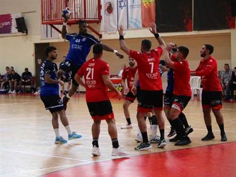 (אגם לוי, מ.כ חולון)