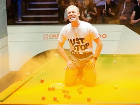 "דורשים מהממשלה להפסיק" (Mike Egerton/PA Images via Getty)