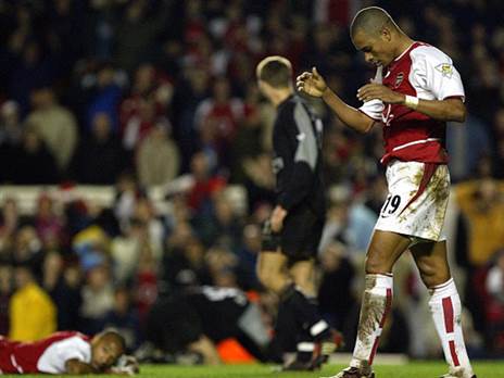 נכנעו ליונייטד ברגע האחרון. ארסנל של 2003 (getty)