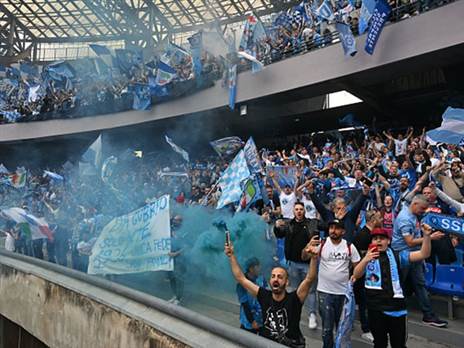 אווירת חג באיצטדיון דייגו ארמנדו מראדונה (GETTY)