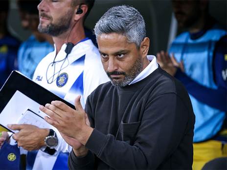 נפרד אחרי ביקורות רבות. יצחקי (מאור אלקסלסי)