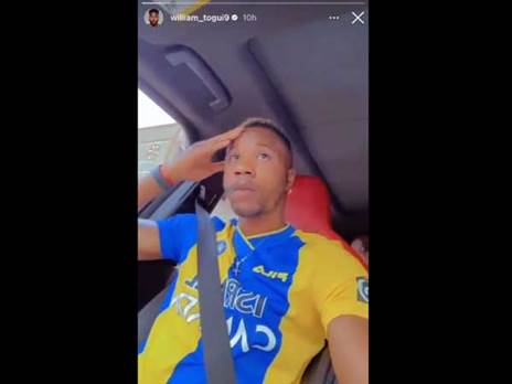 וויליאם טוגי עם חולצת מכבי תל אביב (אינסטגרם)