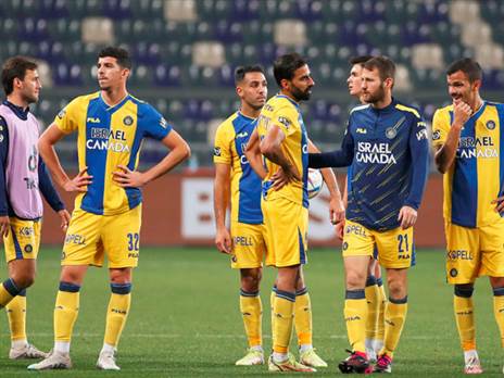 שחקני מכבי ת"א - האחריות בידיים שלכם (צילום: אלן שיבר)