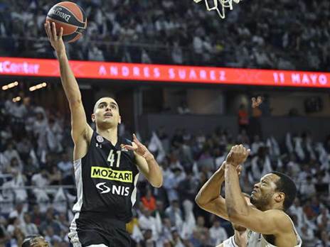 ים מדר עולה גבוה. עושה צעד גדול בקריירה (GETTY)