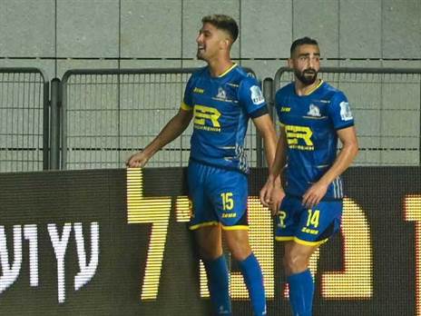 "נורא שמח על הגול". מאיר (ברני ארדוב)