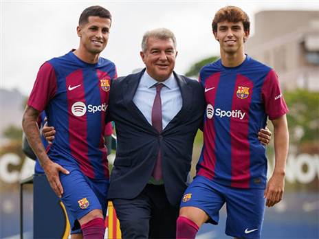 פעמיים ז'ואאו (ברצלונה, רשמי)