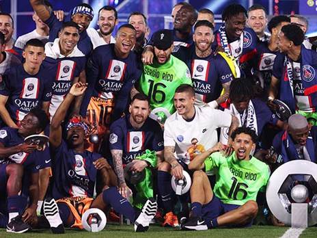 פריז ואמבפה חוגגים אליפות צרפת. ליגת האלופות היא המטרה, תמיד (GETTY)