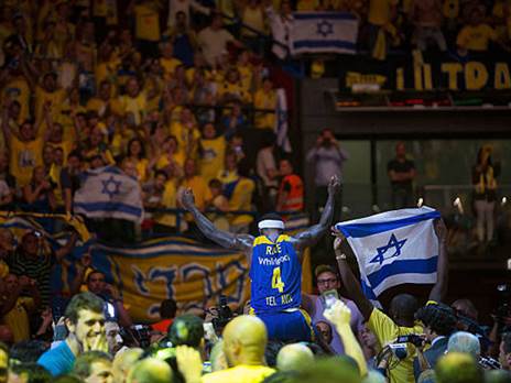 טייריס רייס חוגג את הזכייה (EUROLEAGUE)