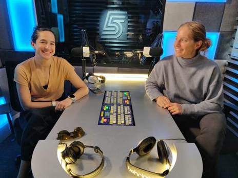 נעה כפרי וענבר זהבי | צילום: גיא דר