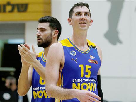 משחק נהדר שלו. ג`ייק כהן (אלן שיבר)