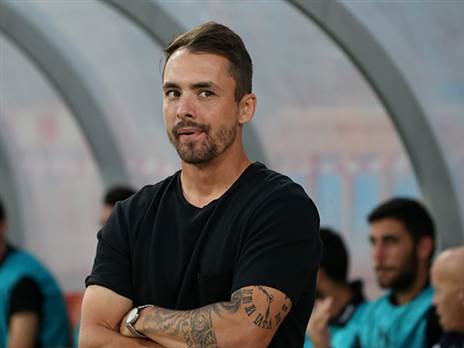 בונדר. “הוא לא ליצן, ממוקד בכדורגל“ (אלן שיבר)