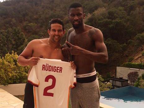 סאסי לצד החבר רודיגר בלוס אנג`לס (פרטי)