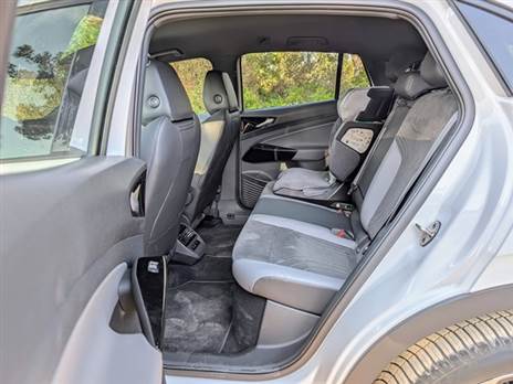 בכניסה תיזהרו על הראש, אבל בפנים מרווח