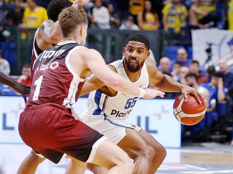 “מגיע לו קרדיט“. דג`וליוס (אלן שיבר)