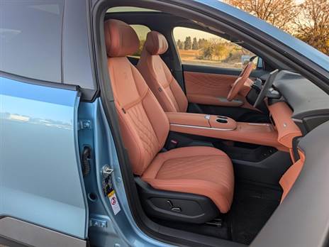 איכות החומרים גבוהה, ולא היינו מתנגדים לתמיכה צידית טובה יותר במושבים