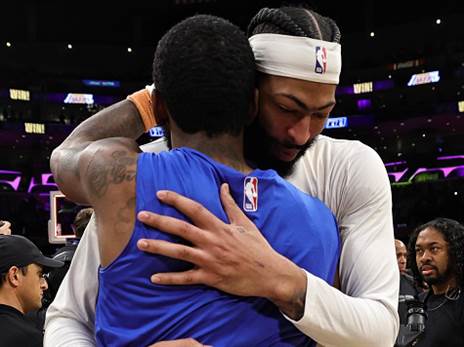 דייויס מצטרף לקיירי בדאלאס (Getty)