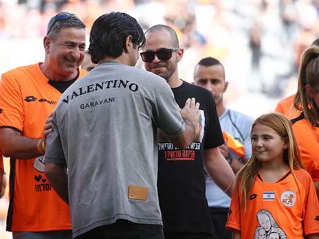 ברדה העניק אות גבורה לביבס (אודי ציטיאט)