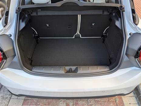 תא המטען לעומת זאת גדל ב-65 ליטר