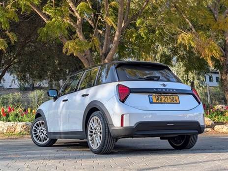 סרחי העודף נותרו קצרים, ובהתאם התנהגות הכביש נותרה שובבה