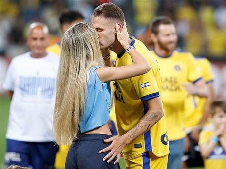 עם אשתו ג`ניר. זוכר לטובה את ישראל (אלן שיבר)