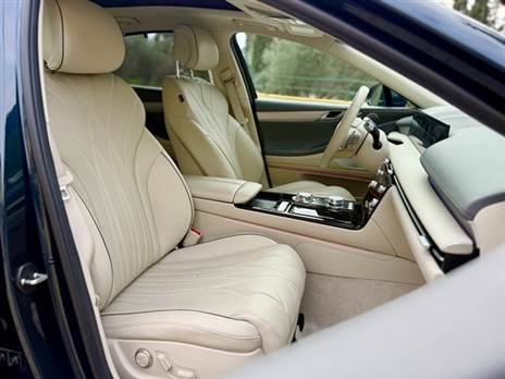 שפע כוונונים חשמליים, זיכרונות, חימום, אוורור וגם עיסוי