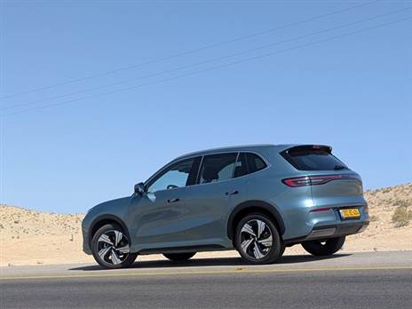 העיצוב החיצוני מזכיר במעט את Seres M5, רק קצת יותר קטן