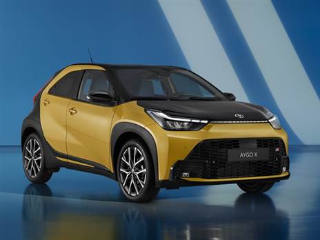 יחידת ההנעה ההיברידית הגיעה מהיאריס. ויש גם גרסת GR Sport