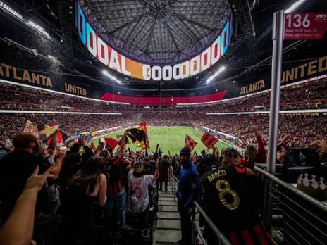 איצטדיון מרצדס בנז. אווירה אדירה (GETTY)