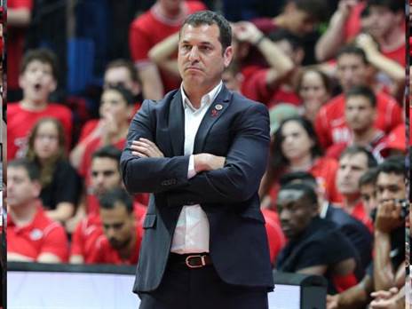 מחר השחקנים שלו חוזרים להתאמן. אלון (אלן שיבר)