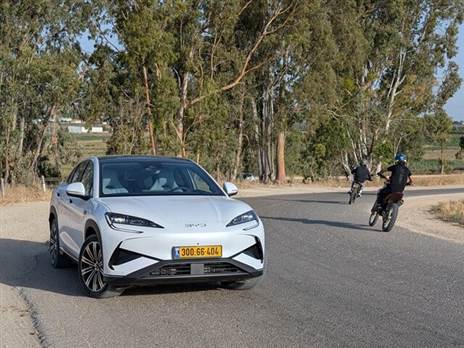 למרות הנתונים המרשימים של גרסת ההנעה הכפולה, התנהגות הכביש לא ספורטיבית