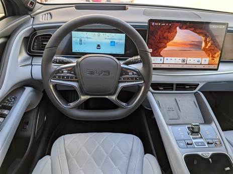 הנדסת אנוש טובה, ונופלת בתפעול בקרת האקלים מהמסך ופתחי מיזוג נמוכים במרכז