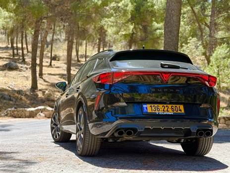 אחלה תאורה מאחור, אבל אין כמו 4 יציאות מפלט, בלי להתבייש